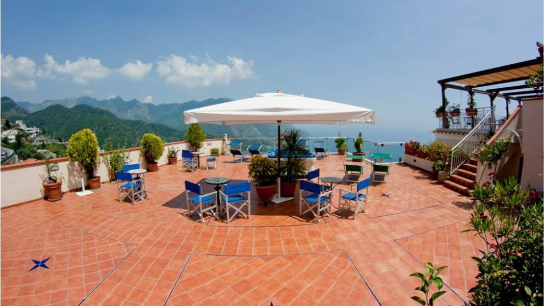 Hotel Bonadies, terrasse med fantastisk udsigt over Amalfikysten